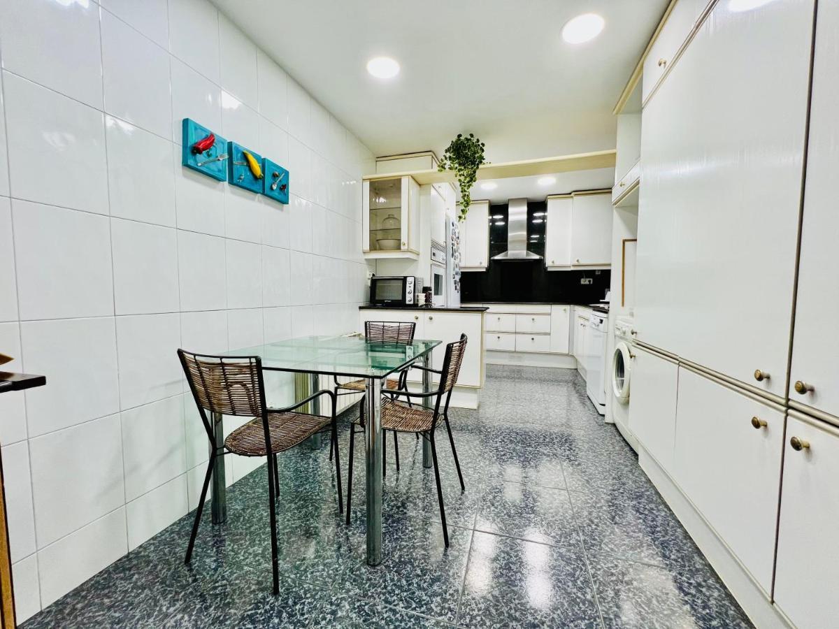 Your Second In With Private And Private Bathroom Close To Montjuic, Pl Espana, La Rambla, Ferry Port Barcellona