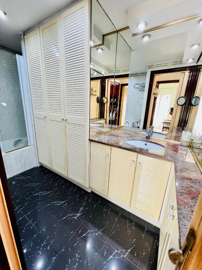 Alloggio in famiglia Your Second In With Private And Private Bathroom Close To Montjuic, Pl Espana, La Rambla, Ferry Port Barcellona