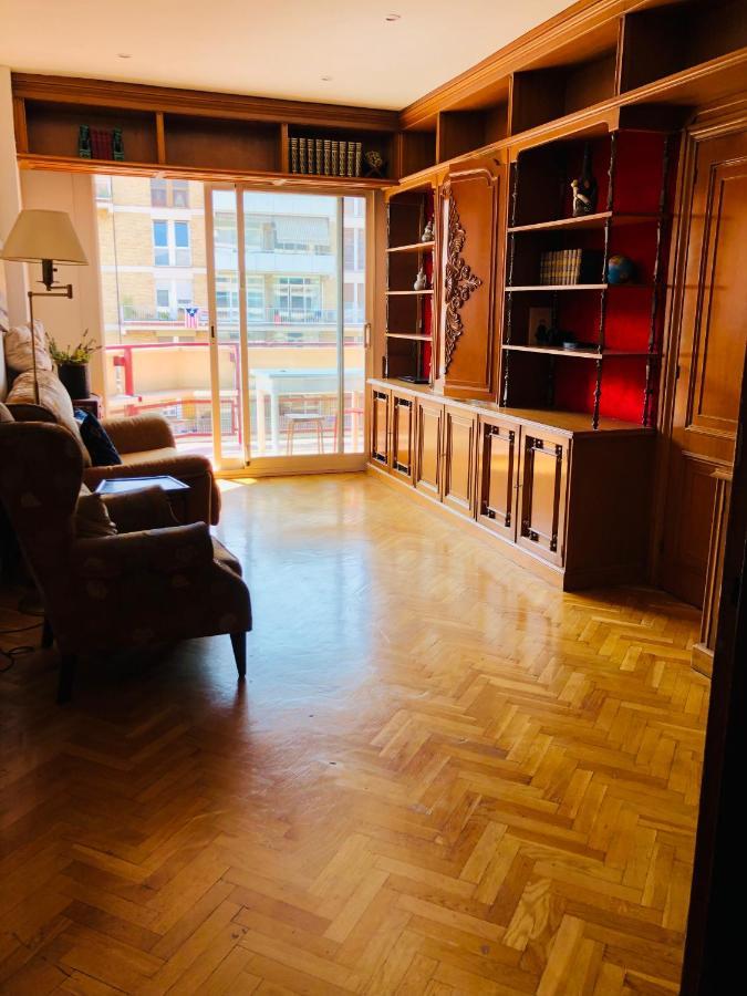 Your Second In With Private And Private Bathroom Close To Montjuic, Pl Espana, La Rambla, Ferry Port Alloggio in famiglia Barcellona